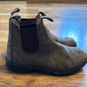 Blundstones